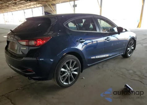 2018 Mazda 3 Touring z USA, uszkodzony, nr VIN 3MZBN1L39JM276713